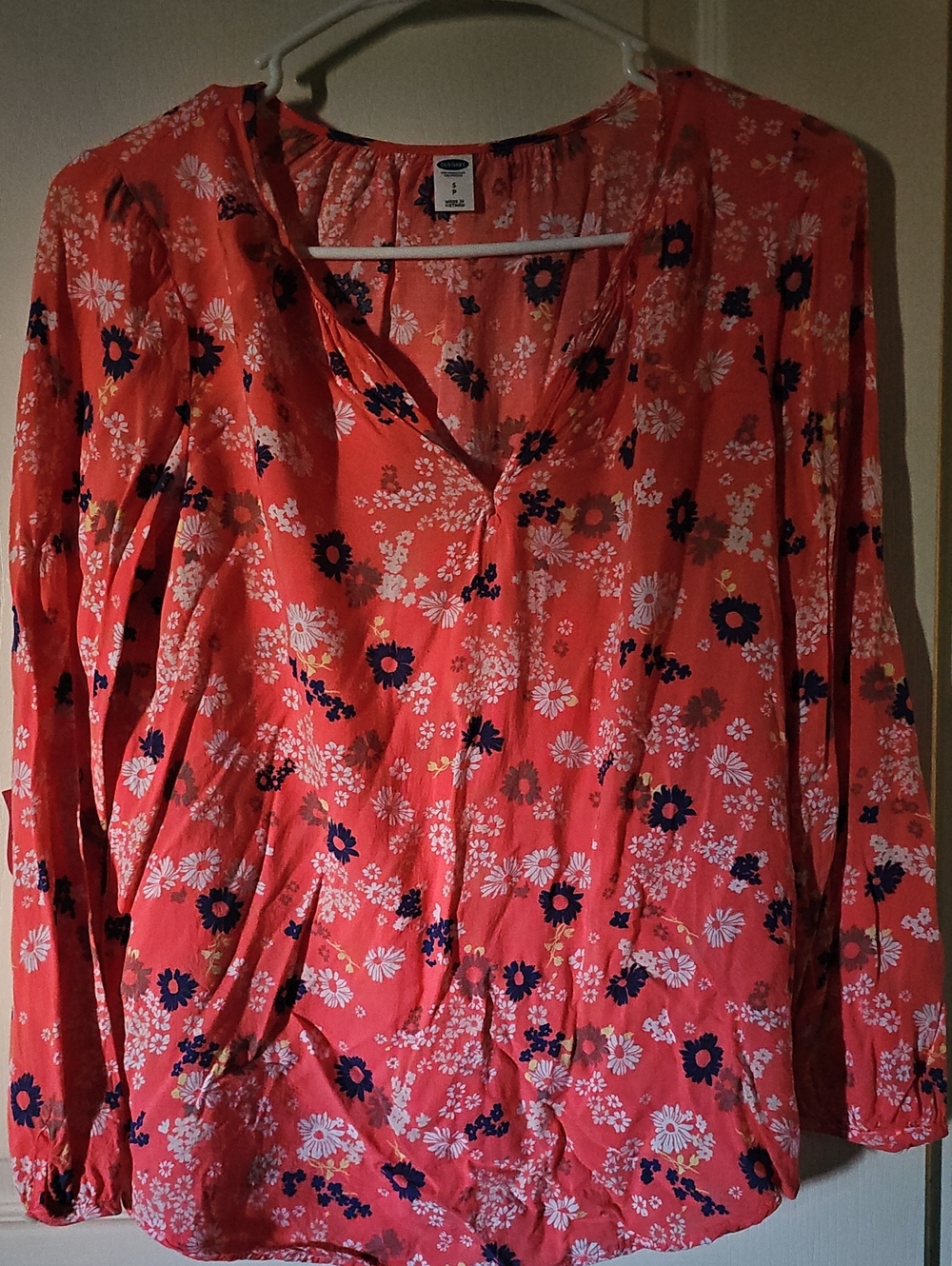 Old Navy Coral/Pink Floral Long-Sleeve V-Neck Blouse